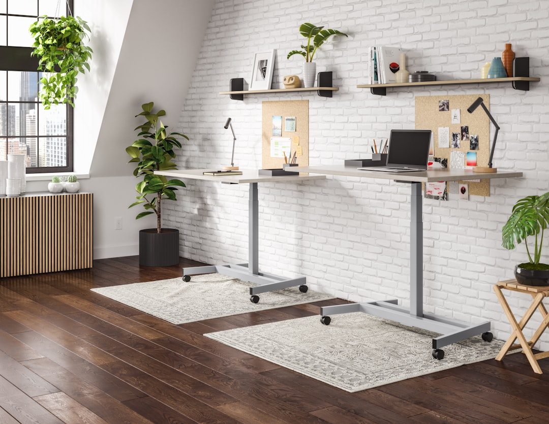 Moderne workspace met laptop