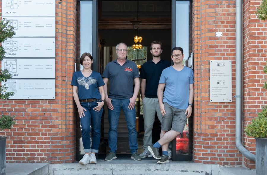 Het team van Mailbox BV in gesprek met een klant